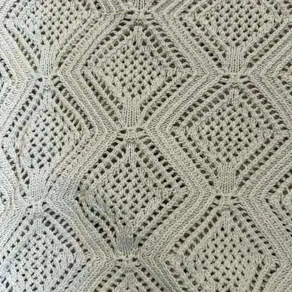 Women’s Old Navy Crochet Sweater with 3/4 sleeves in cream. Size Large - Picture 3 of 4